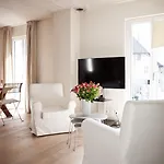 Le Coq Chantant And Boutique Hotel