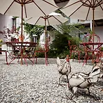 Le Coq Chantant And Boutique Hotel