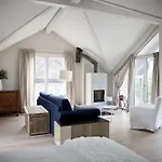 Le Coq Chantant And Boutique Hotel 4*