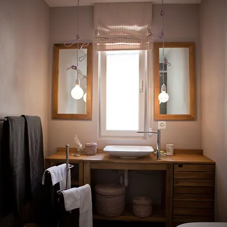 Le Coq Chantant And Boutique