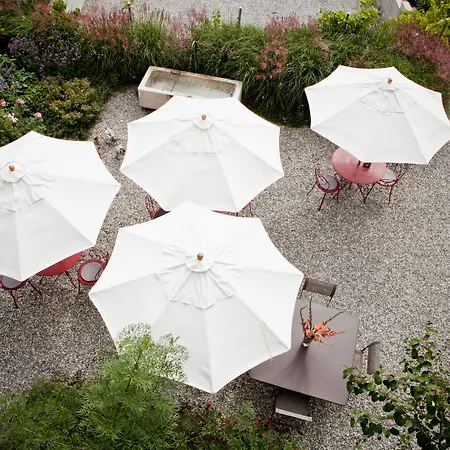 Le Coq Chantant And Boutique