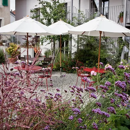 Le Coq Chantant And Boutique 4* Saint-Livres