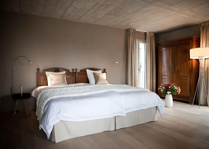 Le Coq Chantant And Boutique Saint-Livres