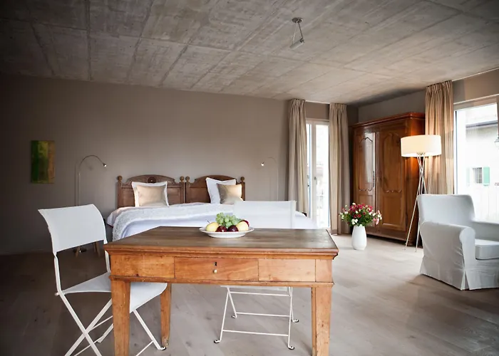 Le Coq Chantant And Boutique