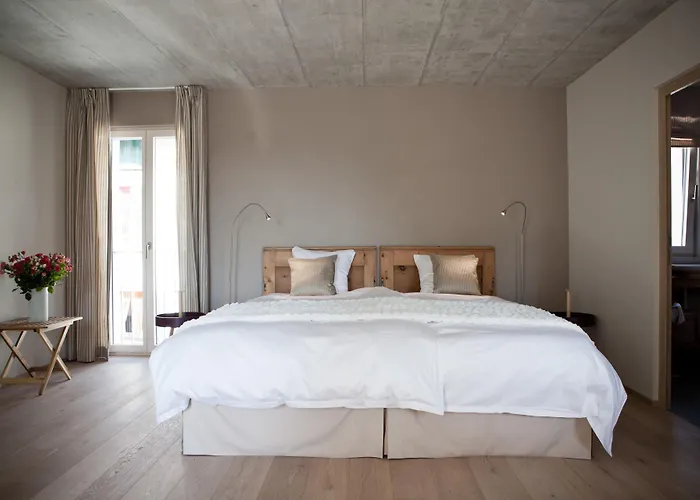 Le Coq Chantant And Boutique Saint-Livres