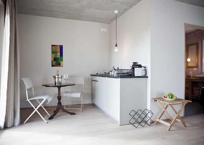 Le Coq Chantant And Boutique Hotell 4*