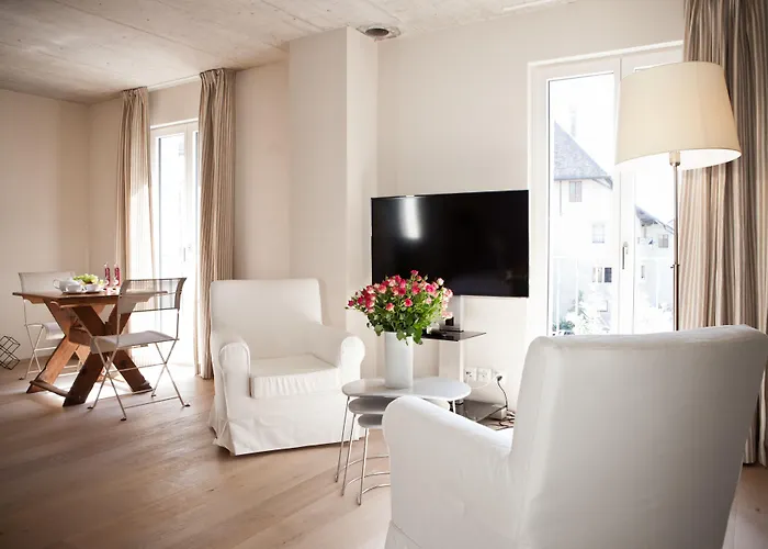 Le Coq Chantant And Boutique Hotell