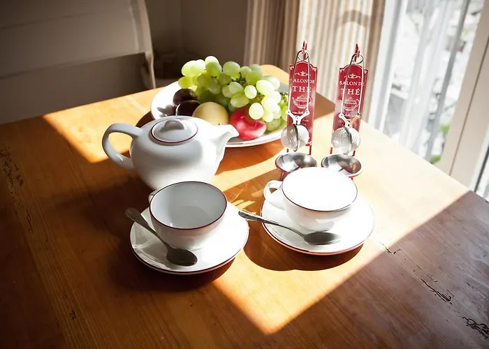 Le Coq Chantant And Boutique Saint-Livres