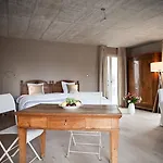 Le Coq Chantant And Boutique