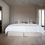 Le Coq Chantant And Boutique