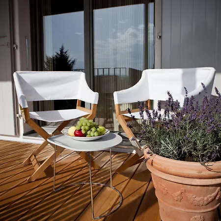 Le Coq Chantant And Boutique