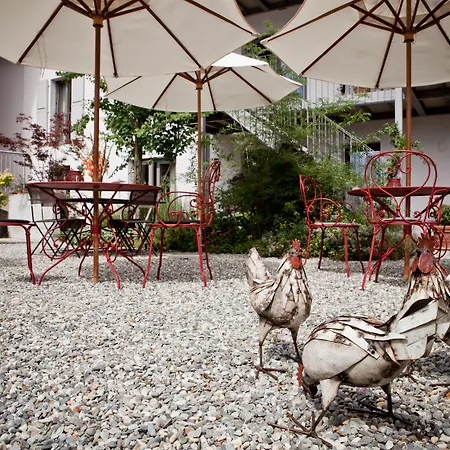 Le Coq Chantant And Boutique Hotel