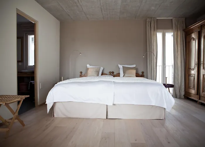 Le Coq Chantant And Boutique