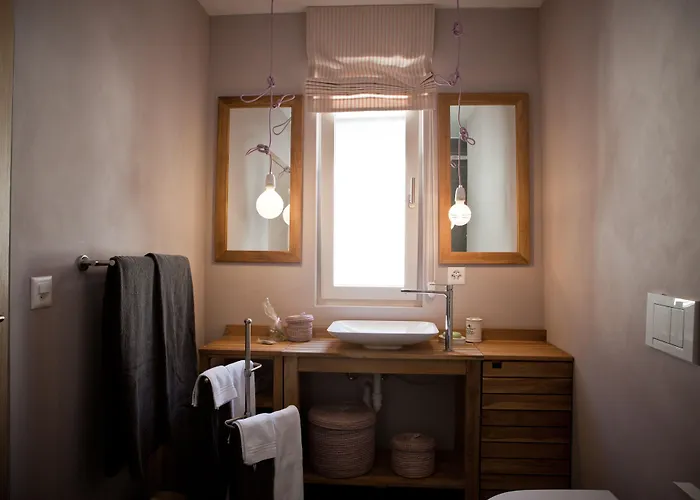 Le Coq Chantant And Boutique